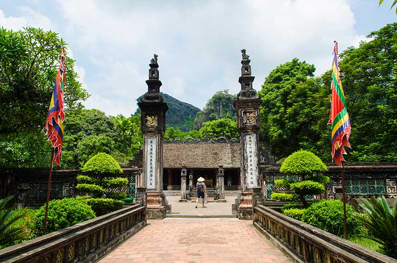 401 - Vietnam - Hoa Lu - templo a Dinh Tien Hoang 01